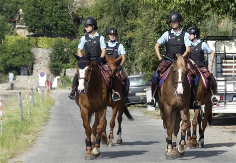 Saint Malo Cheval Les Gendarmes Assurent Le Respect De La Loi Aamfg