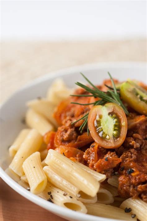 Traditionele Italiaanse Schotel Van Spaghetti Met Tomatensaus En Vlees