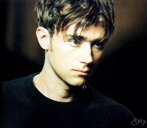 Biodata Damon Albarn Naviri Magazine