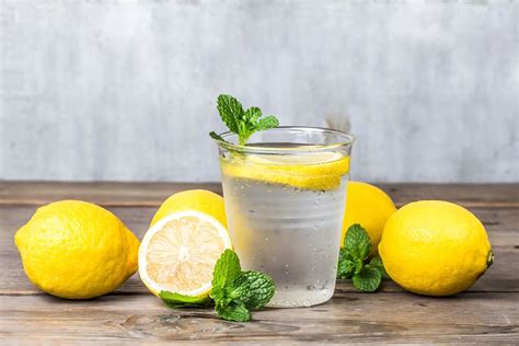 L eau citronnée ces 5 bienfaits impressionnants qui vous la feront