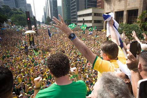 Veja vídeos e fotos do ato de Bolsonaro milhares na Paulista