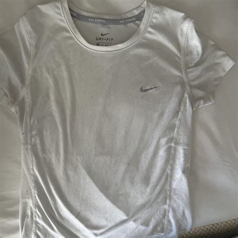 Nike Women's White T-shirt | Depop