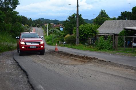 Buracos Enormes Tomam Conta Das Estradas De Vila E Linha Olinda