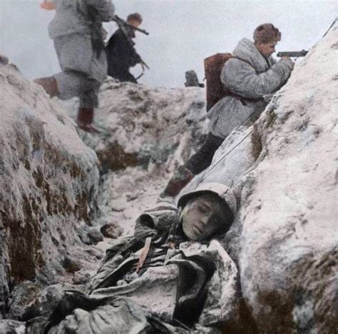 Fallen Soviet Soldier in a trench at Stalingrad : r/ww2