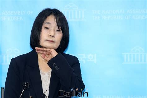 풀리지 않는 윤미향 의혹③ 딸 美유학 자금은 어디서