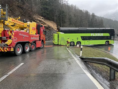 Maloja Gr Passstrasse Stundenlang Durch Bus Blockiert