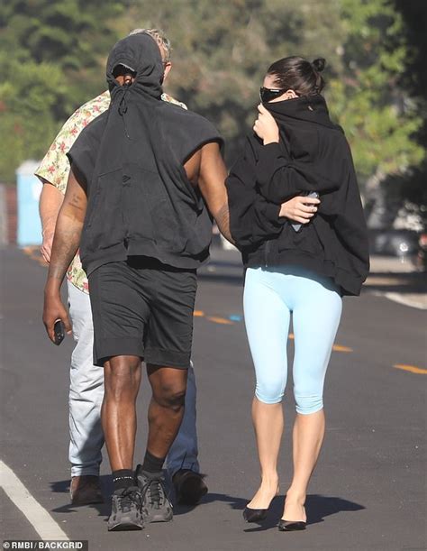 Nunok Sang Kanye West Keeps A Low Profile As He Visits Malibu House