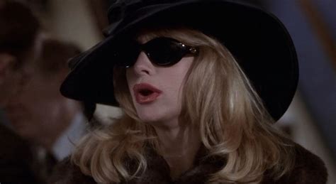 Goldie Hawn, First Wives Club (1995) | Goldie hawn, Sunglasses, Fashion