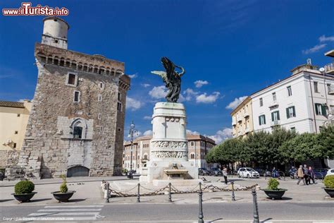 Piazza IV Novembre In Centro A Benevento Con Foto Benevento