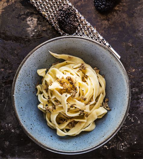 Tagliatelles Fraiches Maison Aux Truffes Et Beurre De Sauge