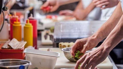 Tres jóvenes mendocinos están internados con Salmonella después de un