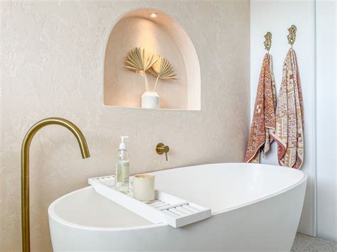 Exploring An Earthy Coastal Bathroom With An Arched Wall Niche