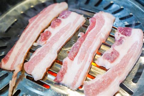 Assado Grelhado Do Coreano Da Barriga De Carne De Porco Foto De Stock