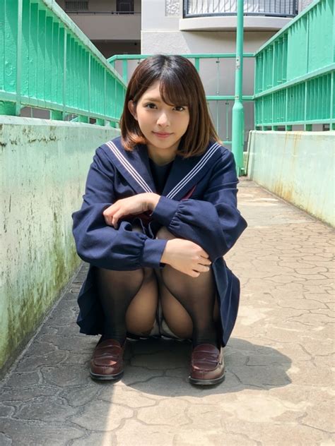 「神パンスト 麻里梨夏 制服美少女の美脚を包んだ生ナマしいパンストを完全着衣でムレた足裏からつま先を味わい尽くす！顔騎や足コキ、時には中出し時