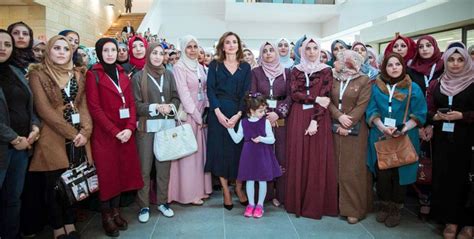 Queen Rania meets second graduating cohort from Queen Rania Teacher ...