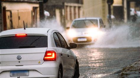 Frente fria chega a Goiás nesta sexta 16 2 e deve causar tempestades