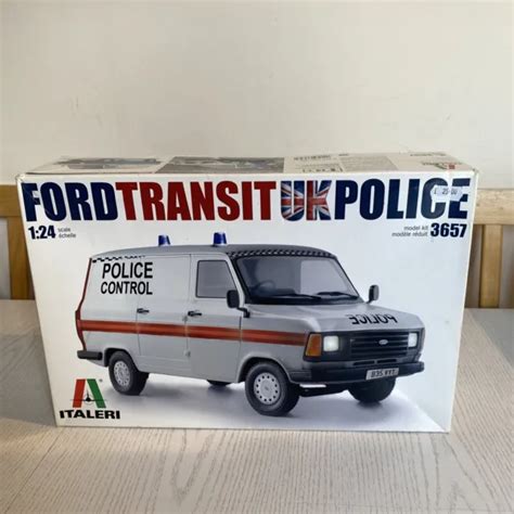 FORD TRANSIT UK Polizei Van Modellbausatz Italeri Neu Und