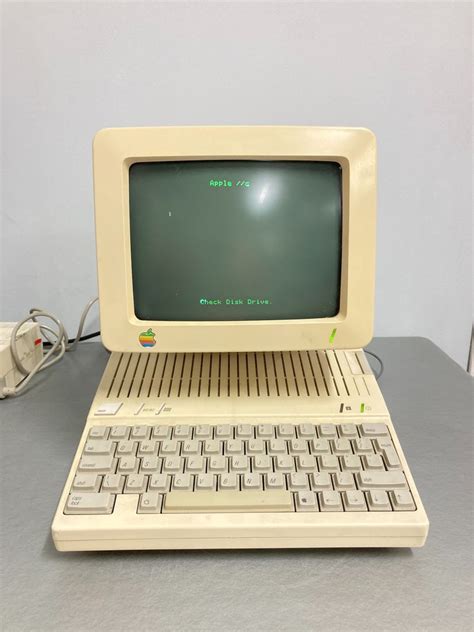 Today In Apple History The Final Apple Ii Model Arrives Cult Of Mac