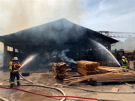 Habach Brand in Sägewerk in Kratzlmühle Feuerwehren vor Ort