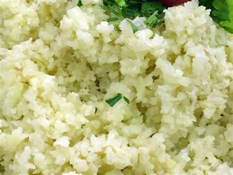 Falso arroz bolinho e pão feitos de couve flor Salgados Receitas