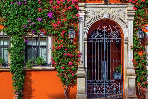 Colorful architecture on the streets of San Miguel de Allende Mexico ...