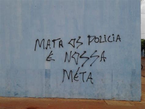 G1 Muros são pichados ameaças a policiais em Terenos MS