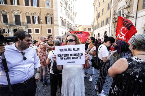 Pillon Sit In Davanti Alla Camera Contro Il Disegno Di Legge Corriere It