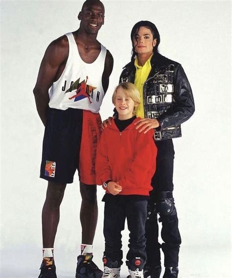 NBA Fans React To The Most Iconic Photo In The 90s: Michael Jordan, Michael Jackson, And ...