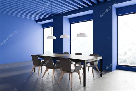 Esquina De Comedor Minimalista Con Paredes De Color Azul Brillante