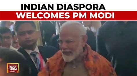 Pm Modi Reaches Ukraine Gets Rousing Welcome From Indian Diaspora India Today News Youtube