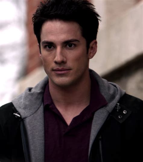 tyler lockwood | Tyler vampire diaries, Vampire diaries, Michael trevino