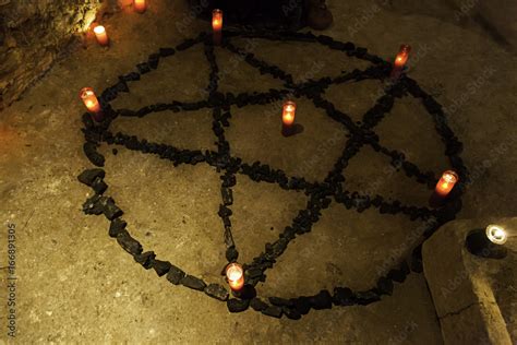 Satanic Pentacle With Candles In A Dark Ritual Foto De Stock Adobe Stock