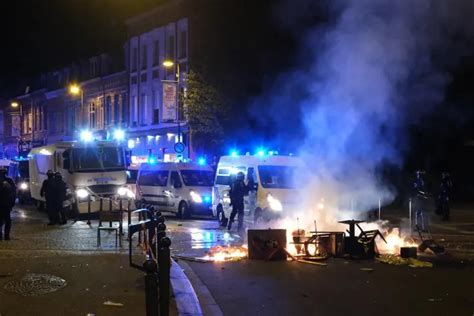 Nouvelle Nuit De Violences Urbaines Emmanuel Macron Convoque Une