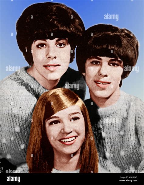 SHANGRI LAS US group with Mary Weiss at bottom Stock Photo: 8873884 - Alamy