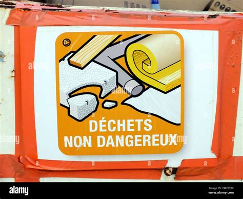 Dechets Dangereux Hi Res Stock Photography And Images Alamy