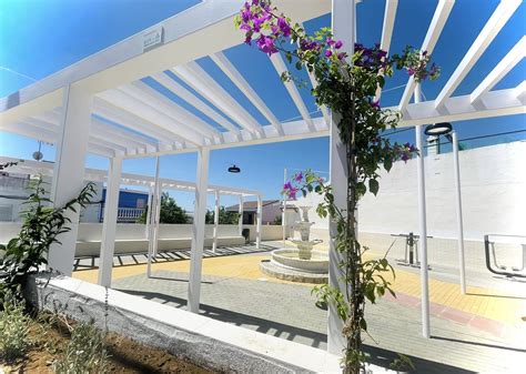 Finalizan las obras de remodelación de la plaza en la avenida de La