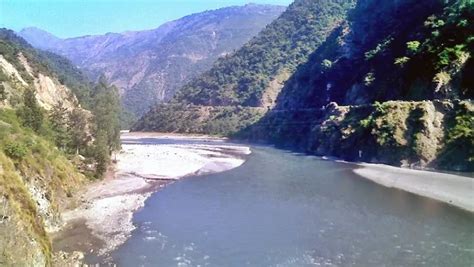 Discover the Splendor of Beas River in Himachal Pradesh