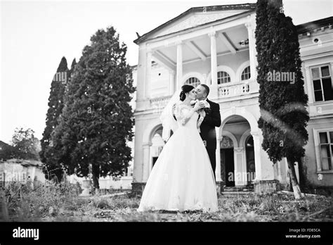 Stylish wedding couple near old vintage pink house with columns Stock ...