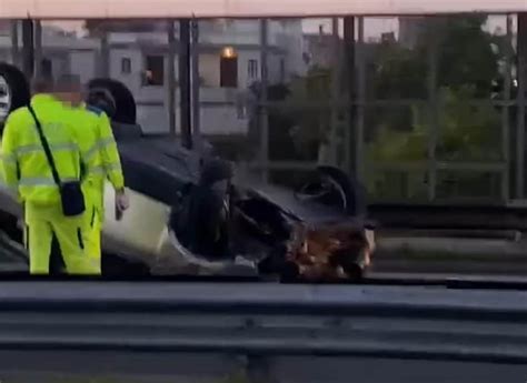 Incidente Sull Asse Mediano Coinvolte Numerose Auto Una Si Ribalta E