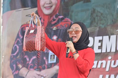 Roadshow Pemulihan Ekonomi Kalimanah Bupati Kenalkan Produk Daur Ulang