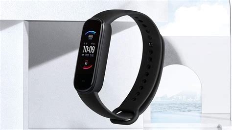 The Amazfit Band 5 drops over 50% in time for the summer