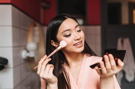 8 Tutorial Makeup Kondangan Yang Simple Dan Cocok Untuk Pemula