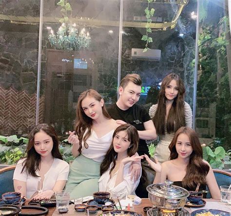 Hội chị em toàn hot girl đình đám của Thúy Vi sao