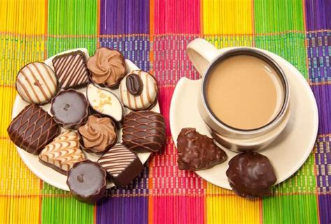 Solve Кофе с конфетами. jigsaw puzzle online with 40 pieces