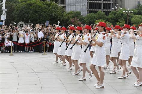 庆祝建军96周年 南昌八一广场举行升旗仪式 视觉江西 大江网首页