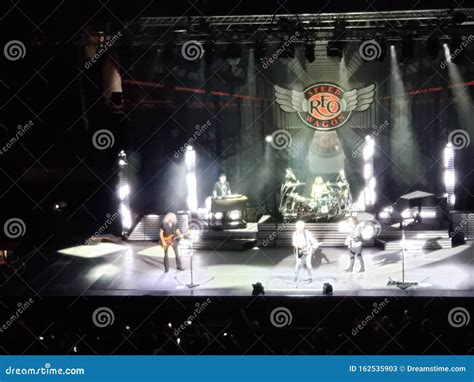 REO Speedwagon concert editorial stock photo. Image of show - 162535903