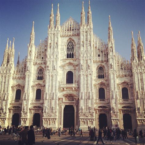 O Duomo de Milão Milão nas mãos