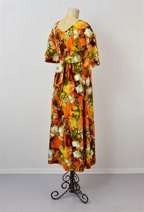 1970s Hilo Hattie Hawaiian Orange Hibiscus Floral Tik Gem