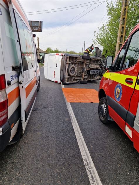 Jude Ul Tulcea Accident Ntre O Autoutilitar I Un Autoturism Duba