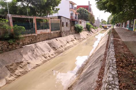 Labores De Desazolve En El Canal Ubicado En La Unidad Deportiva De